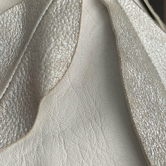 Vintage STUART WEITZMAN Dalia Flower Hobo Leather White Silver Shoulder Purse - Picture 10 of 16